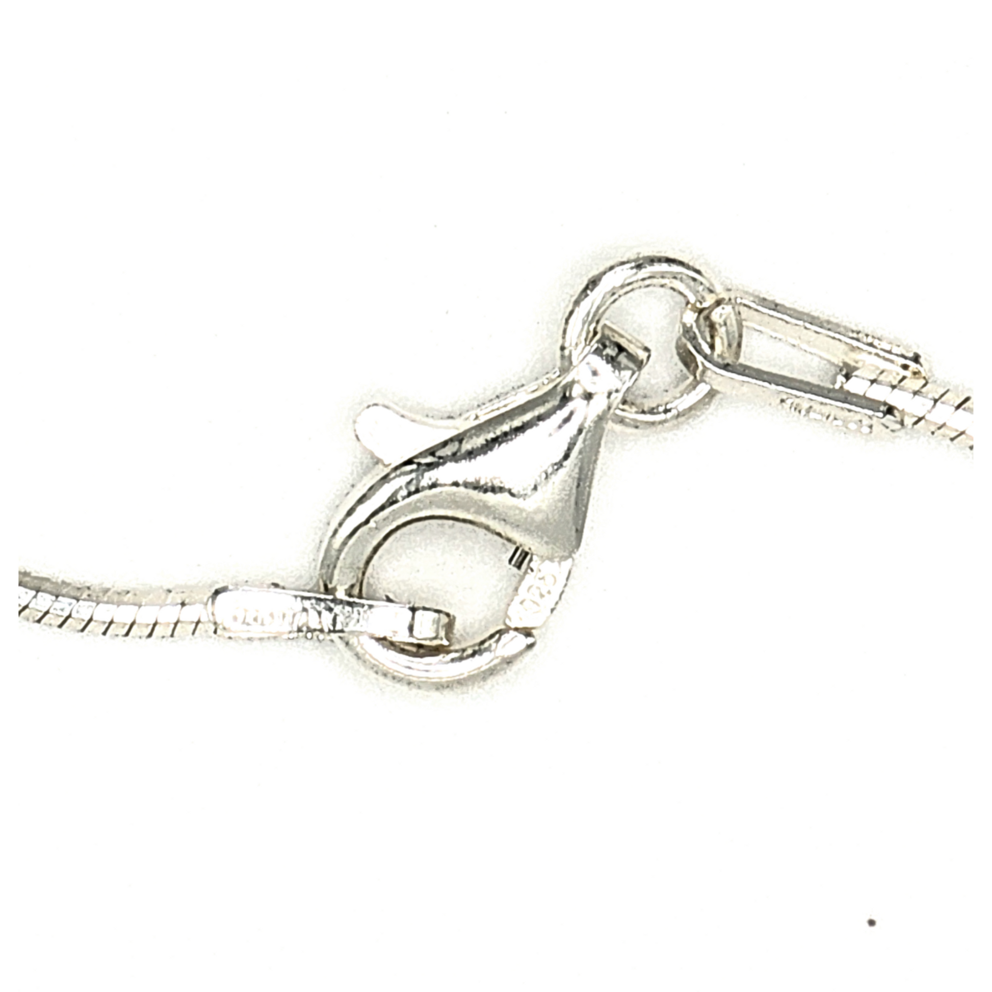close up of closure with 925 silver stamp and clear pattern of snake style chain
